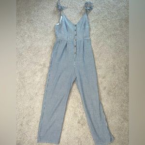 Cute stripped jumper. With tied straps and buttons on the front